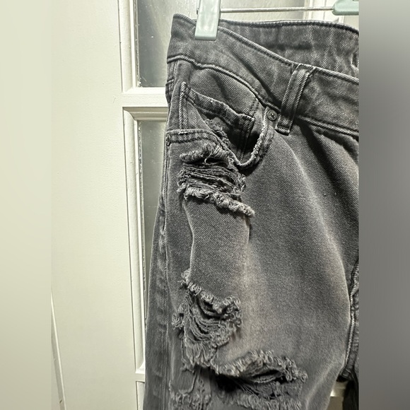 AE Strigid Ripped Mom Jean - Picture 4 of 16